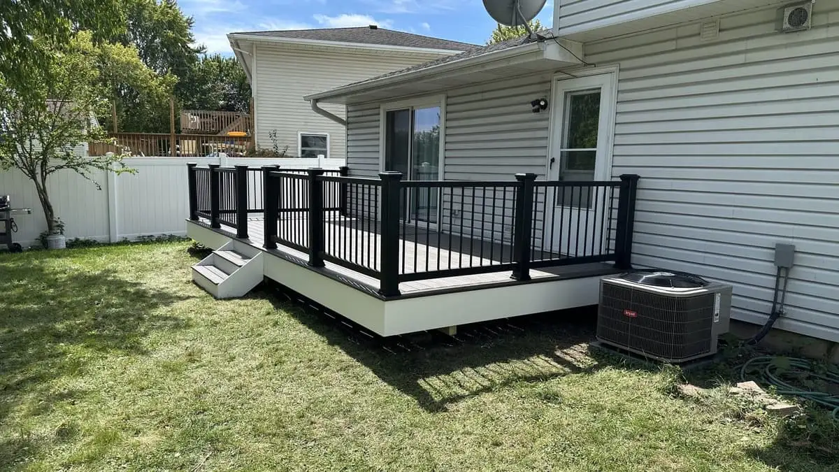 Finished composite deck built by RR in Streamwood, Illinois